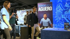 sergio arrives to meet his fans